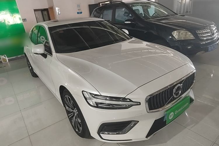 Used Volvo S60 2022 B4 Zhiyuan Luxury Edition Front Right 45 Deg