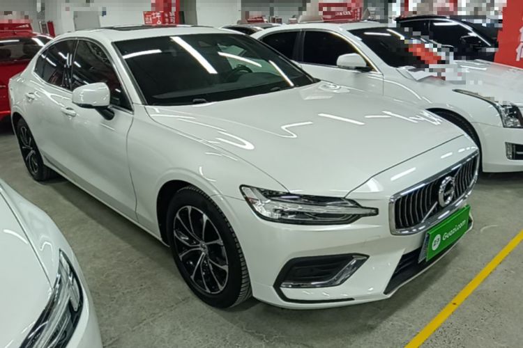 Used Volvo S60 2022 B4 Zhiyi Luxury Edition Front Right 45 Deg