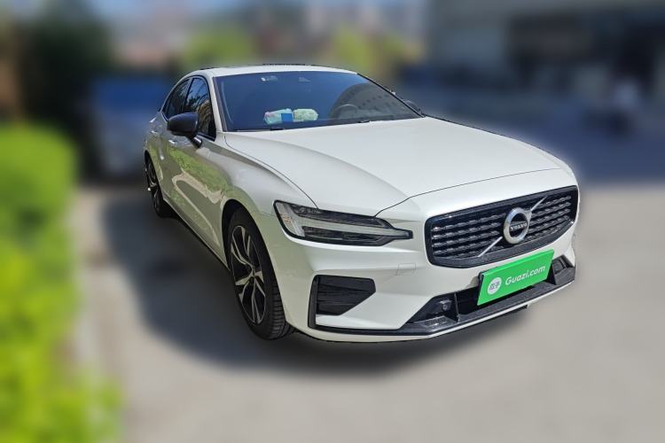 Used Volvo S60 2022 B4 Zhiyuan Sport Edition Front Right 45 Deg