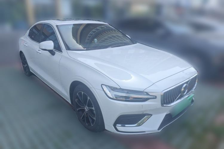 Used Volvo S60 2022 B4 Zhiyi Luxury Edition Front Right 45 Deg