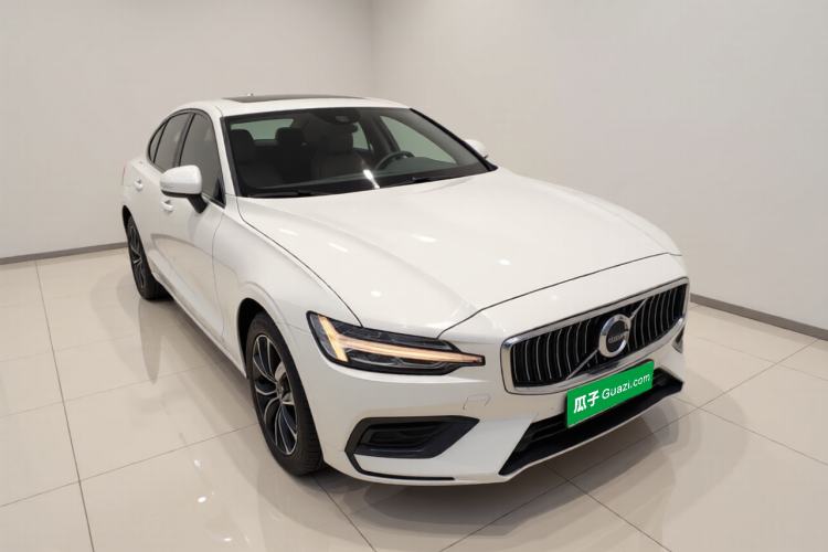 Used Volvo S60 2022 B4 Zhiyi Luxury Edition Front Right 45 Deg