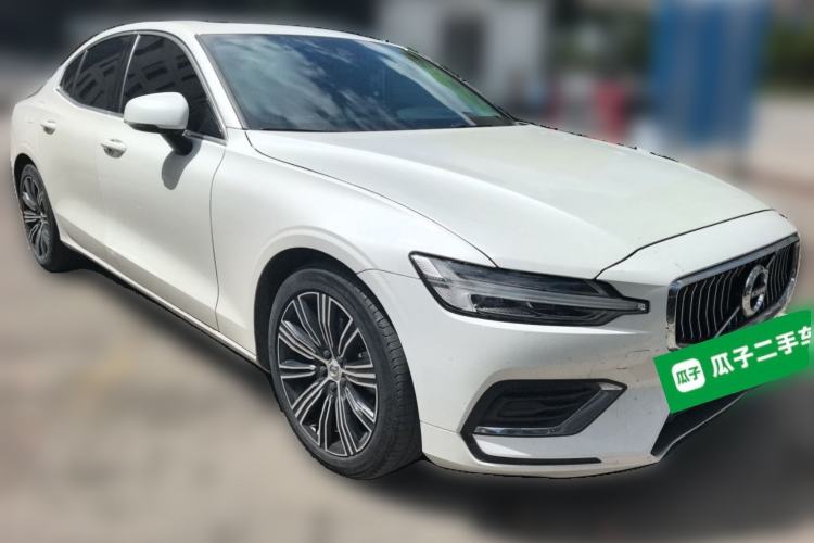 Used Volvo S60 2022 B4 Zhiyuan Luxury Edition Front Right 45 Deg