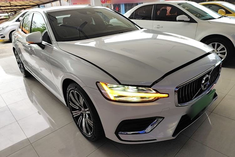 Used Volvo S60 2022 B4 Zhiyuan Luxury Edition Front Right 45 Deg