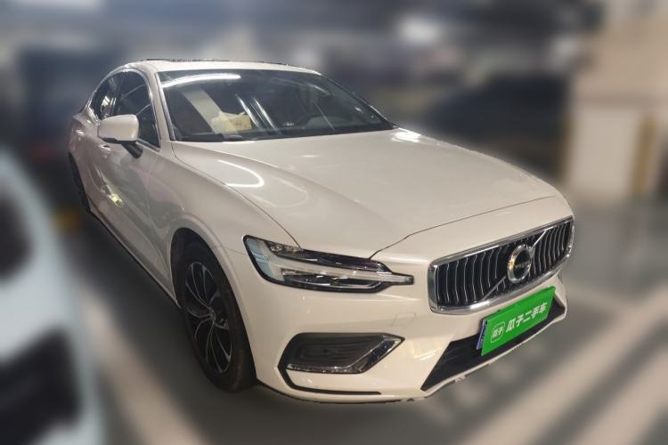Used Volvo S60 2022 B4 Zhiyi Luxury Edition Front Right 45 Deg