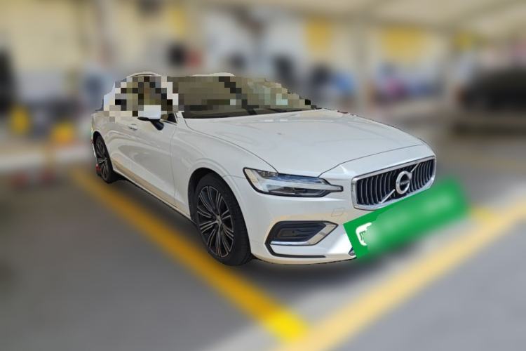 Used Volvo S60 2022 B4 Zhiyuan Luxury Edition Front Right 45 Deg
