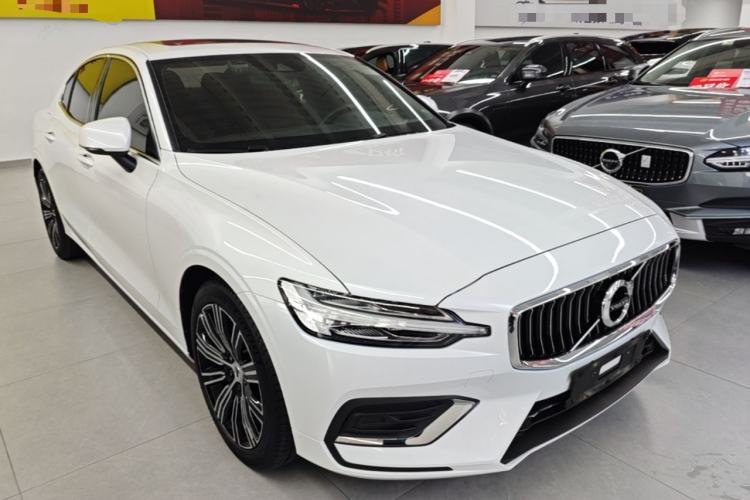 Used Volvo S60 2022 B4 Zhiyuan Luxury Edition Front Right 45 Deg