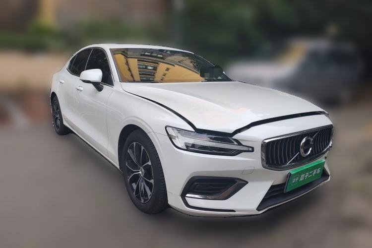 Used Volvo S60 2022 B4 Zhiyi Luxury Edition Front Right 45 Deg