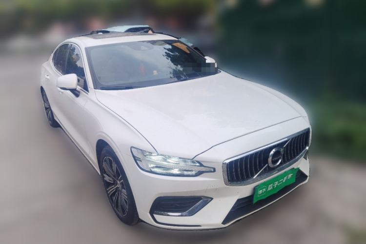 Used Volvo S60 2022 B4 Zhiyuan Luxury Edition Front Right 45 Deg
