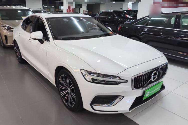 Used Volvo S60 2022 B4 Zhiyuan Luxury Edition Front Right 45 Deg