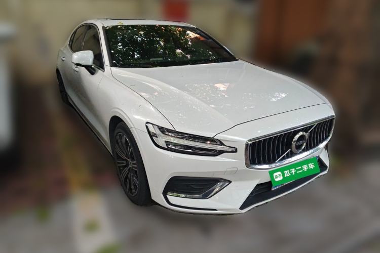 Used Volvo S60 2022 B4 Zhiyuan Luxury Edition Front Right 45 Deg