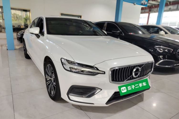 Used Volvo S60 2022 B4 Zhiyuan Luxury Edition Front Right 45 Deg