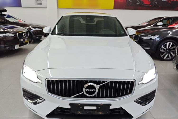 Used Volvo S60 2022 B4 Zhiyuan Luxury Edition Front