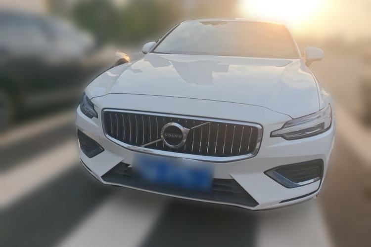 Used Volvo S60 2022 B4 Zhiyuan Luxury Edition Front