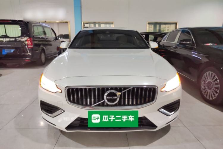 Used Volvo S60 2022 B4 Zhiyuan Luxury Edition Front