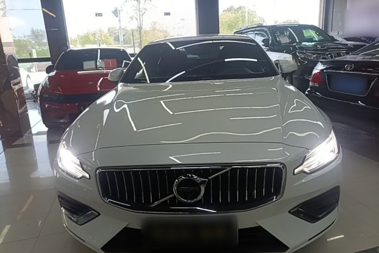 Used Volvo S60 2022 B4 Zhiyuan Luxury Edition Front