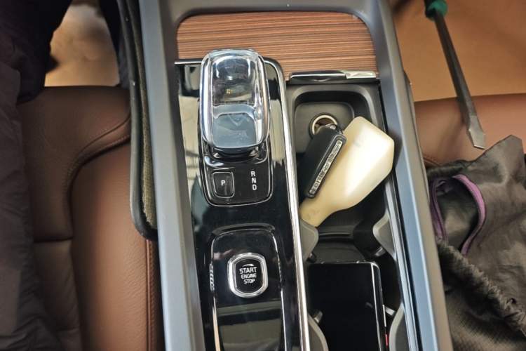 Used Volvo S60 2022 B4 Zhiyuan Luxury Edition Gear Lever