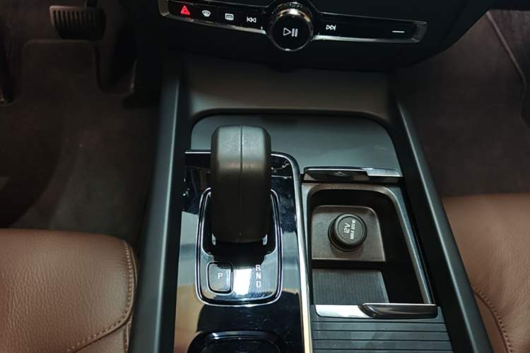 Used Volvo S60 2022 B4 Zhiyi Luxury Edition Gear Lever