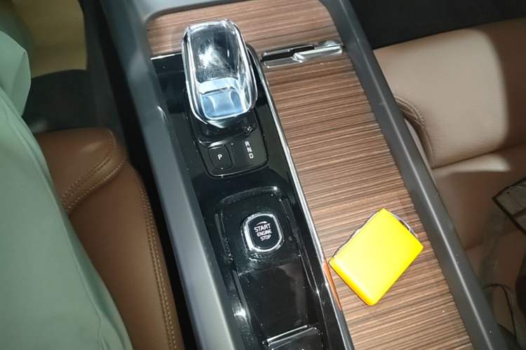 Used Volvo S60 2022 B4 Zhiyuan Luxury Edition Gear Lever