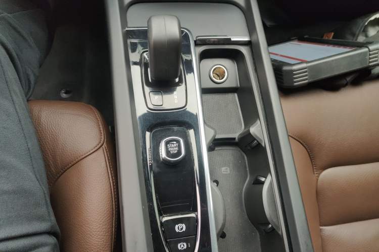Used Volvo S60 2022 B4 Zhiyi Luxury Edition Gear Lever