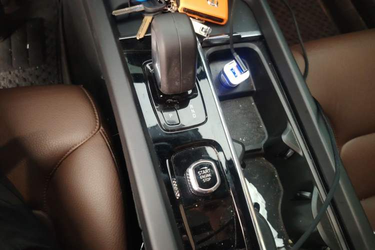 Used Volvo S60 2022 B4 Zhiyi Luxury Edition Gear Lever