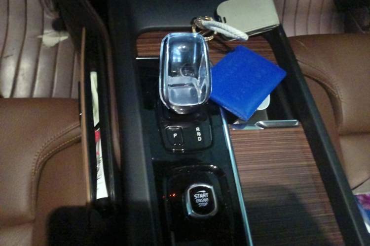 Used Volvo S60 2022 B4 Zhiyuan Luxury Edition Gear Lever