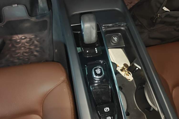 Used Volvo S60 2022 B4 Zhiyi Luxury Edition Gear Lever