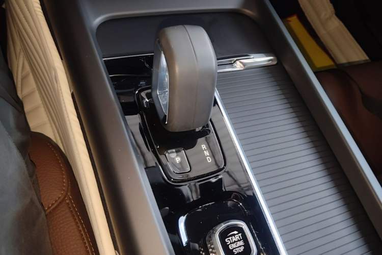 Used Volvo S60 2022 B4 Zhiyi Luxury Edition Gear Lever