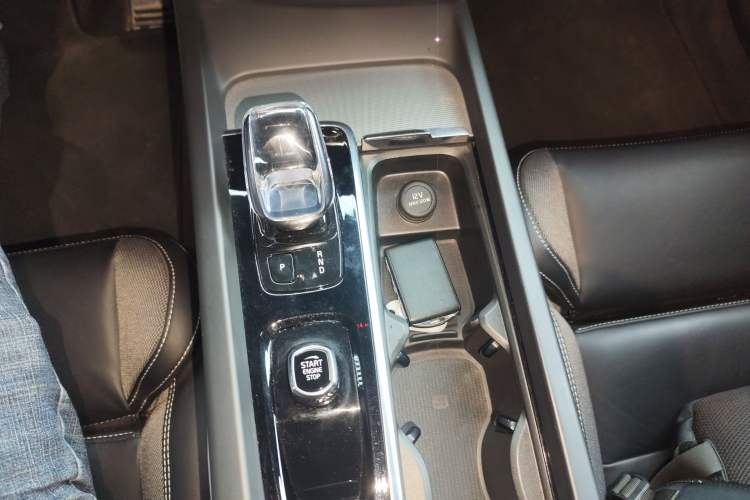 Used Volvo S60 2022 B4 Zhiyuan Sport Edition Gear Lever