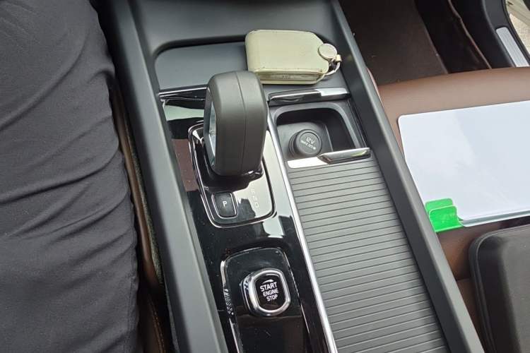 Used Volvo S60 2022 B3 Smart Drive Luxury Edition Gear Lever