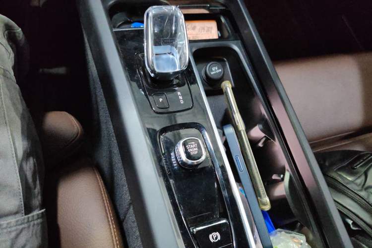 Used Volvo S60 2022 B4 Zhiyuan Luxury Edition Gear Lever