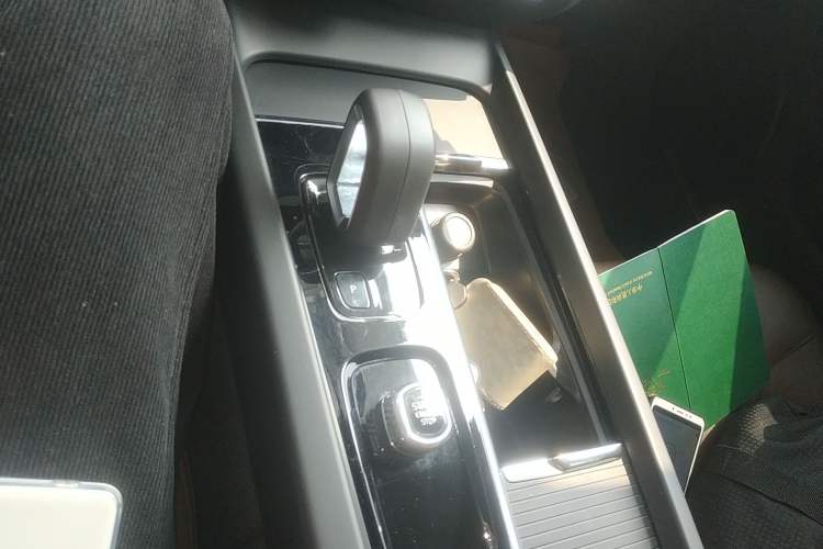 Used Volvo S60 2022 B4 Zhiyi Luxury Edition Gear Lever