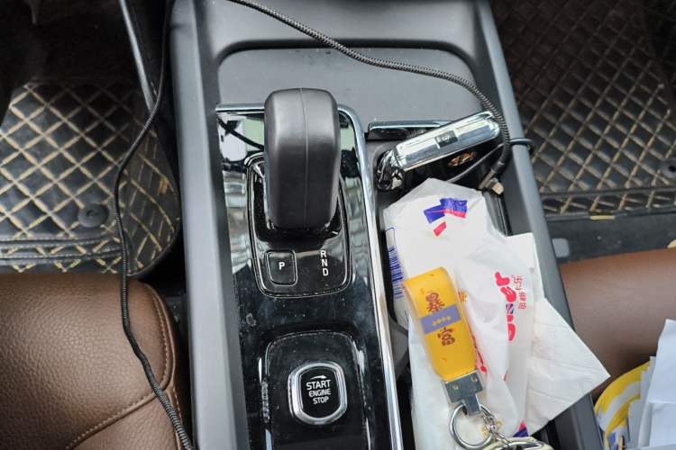 Used Volvo S60 2022 B4 Zhiyi Luxury Edition Gear Lever