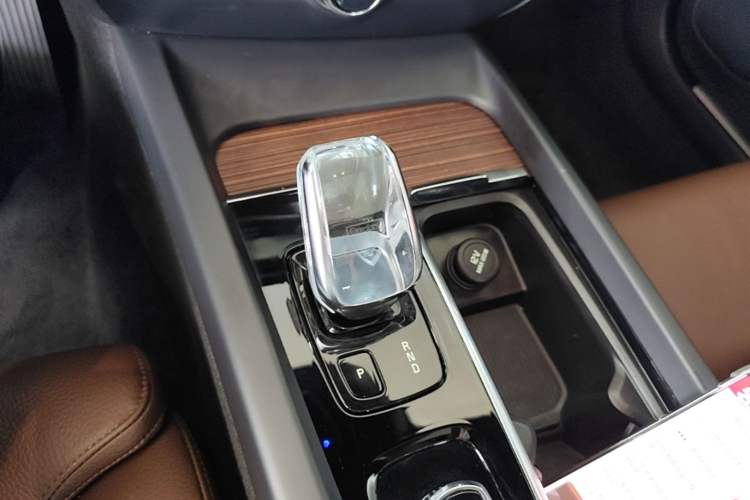 Used Volvo S60 2022 B4 Zhiyuan Luxury Edition Gear Lever
