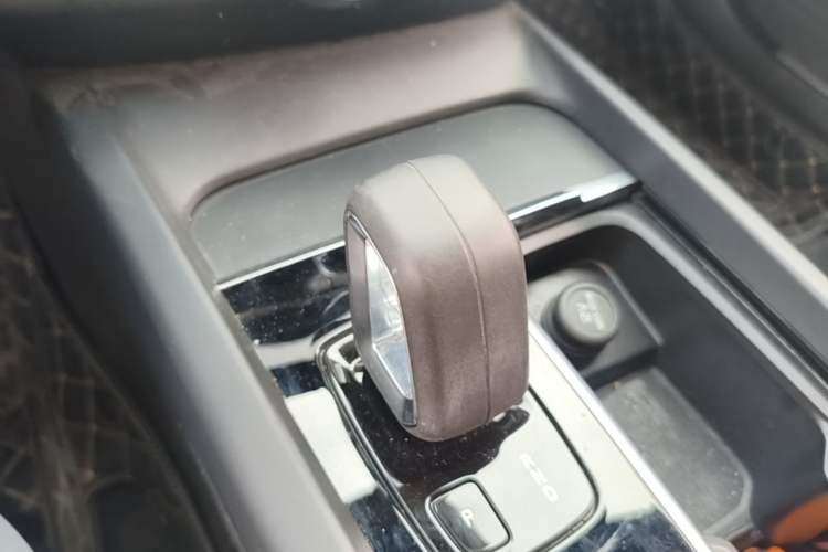 Used Volvo S60 2022 B4 Zhiyi Luxury Edition Gear Lever