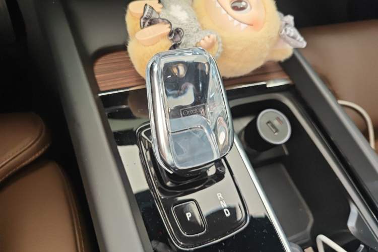Used Volvo S60 2022 B4 Zhiyuan Luxury Edition Gear Lever