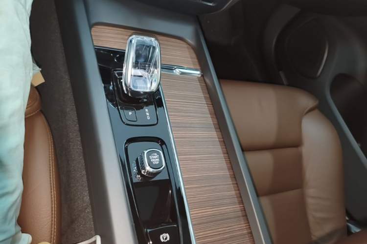 Used Volvo S60 2022 B4 Zhiyuan Luxury Edition Gear Lever