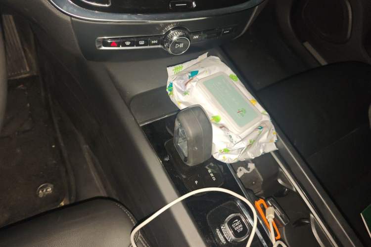 Used Volvo S60 2022 B3 Smart Drive Luxury Edition Gear Lever