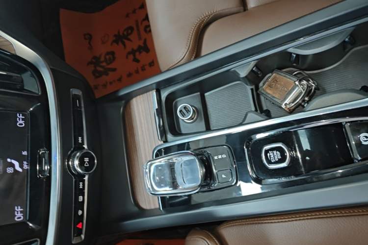 Used Volvo S60 2022 B4 Zhiyuan Luxury Edition Gear Lever