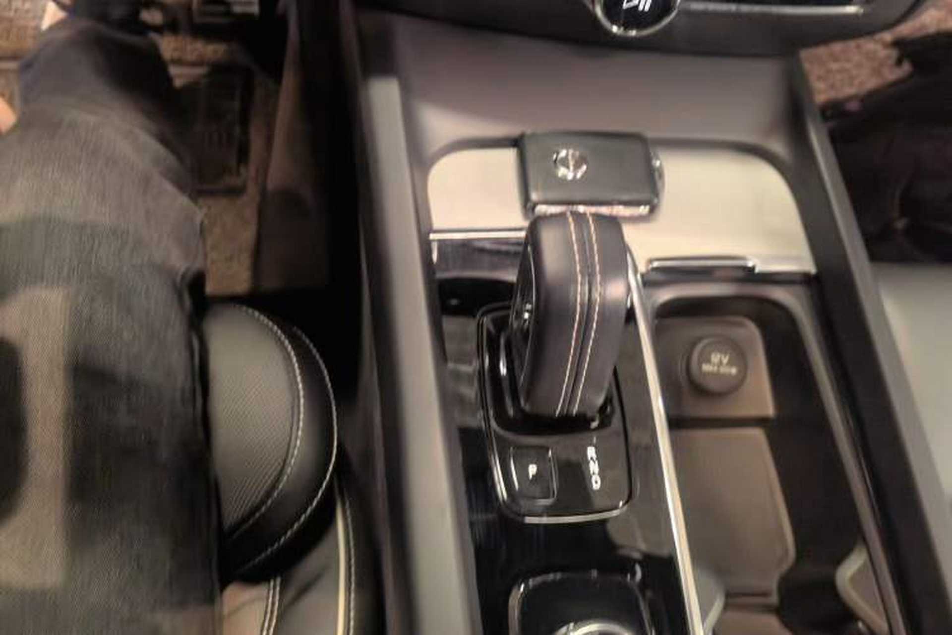 Used Volvo S60 2022 B4 Zhiyuan Sport Edition Gear Lever