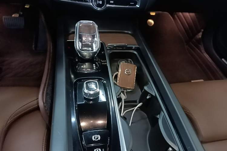 Used Volvo S60 2022 B4 Zhiyuan Luxury Edition Gear Lever