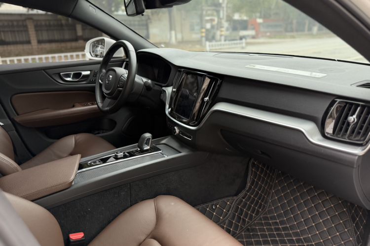 Used Volvo S60 2022 B4 Zhiyi Luxury Edition Interior 11