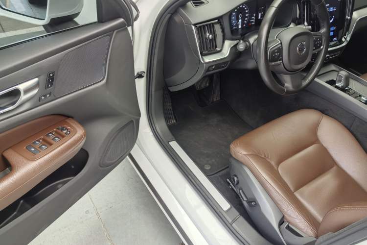 Used Volvo S60 2022 B4 Zhiyi Luxury Edition Interior 2