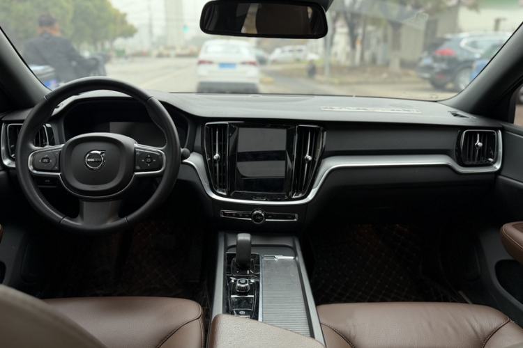Used Volvo S60 2022 B4 Zhiyi Luxury Edition Interior 2