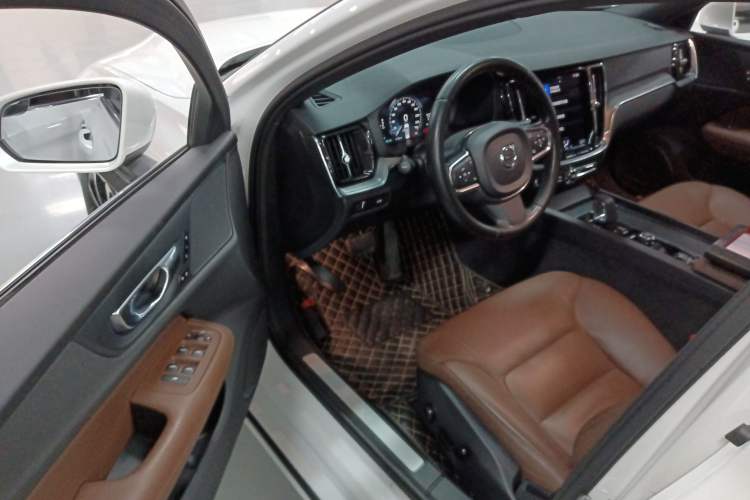 Used Volvo S60 2022 B4 Zhiyi Luxury Edition Interior 3