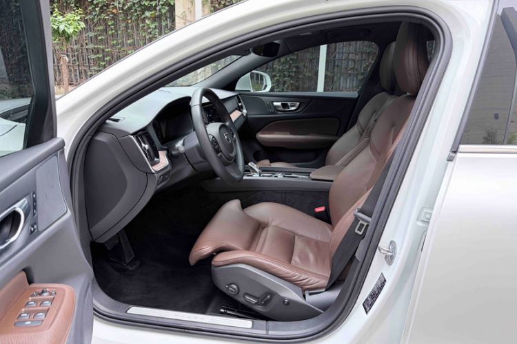 Used Volvo S60 2022 B4 Zhiyuan Luxury Edition Interior 4