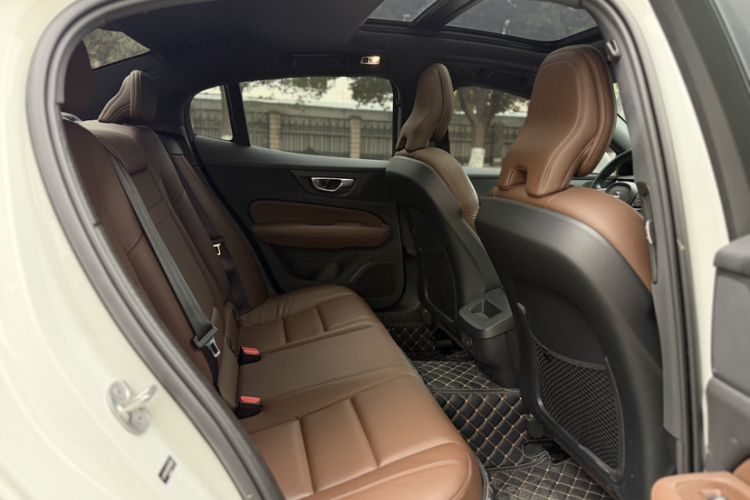 Used Volvo S60 2022 B4 Zhiyi Luxury Edition Interior 8