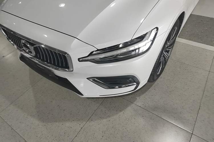 Used Volvo S60 2022 B4 Zhiyuan Luxury Edition Left Front Headlight