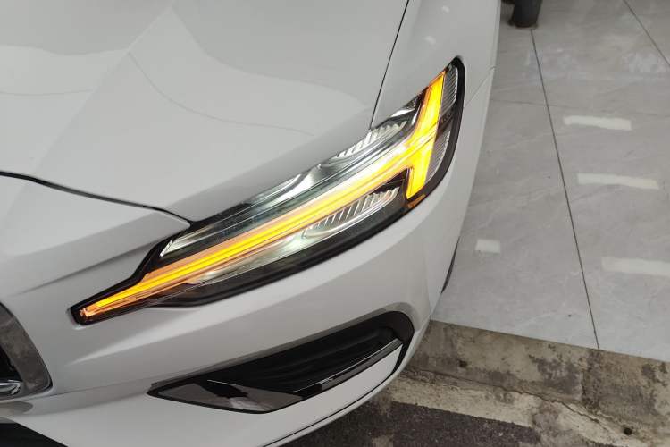 Used Volvo S60 2022 B4 Zhiyi Luxury Edition Left Front Headlight
