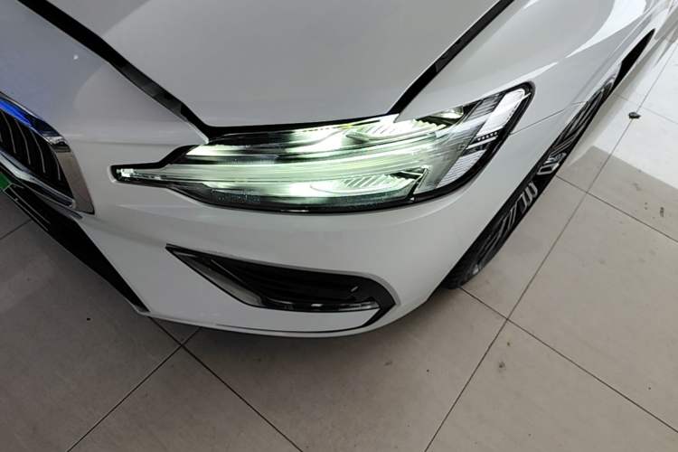 Used Volvo S60 2022 B4 Zhiyuan Luxury Edition Left Front Headlight