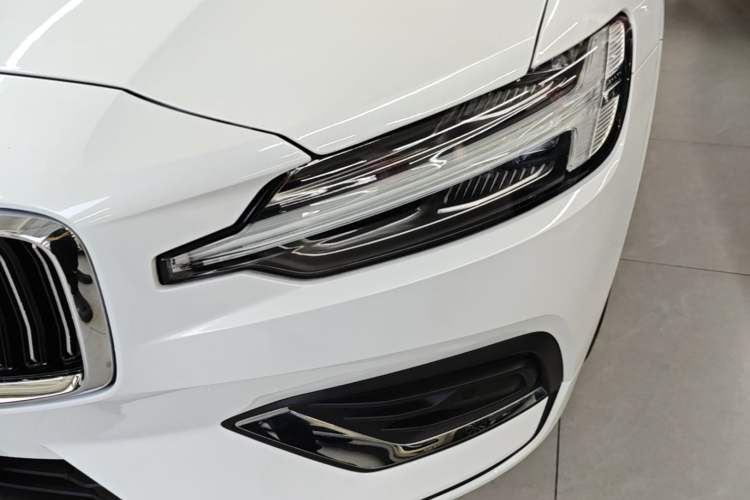 Used Volvo S60 2022 B4 Zhiyuan Luxury Edition Left Front Headlight